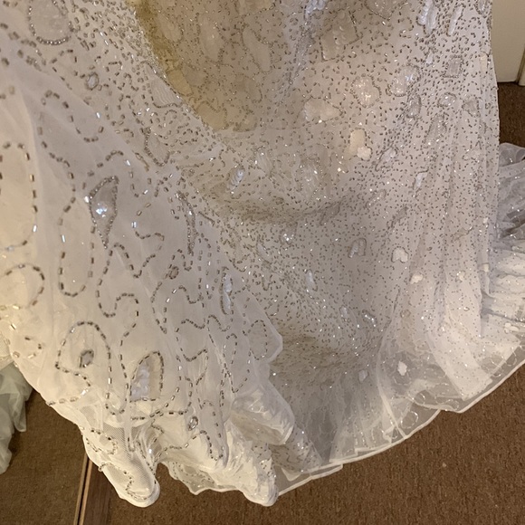 MAC DUGGAL
Hand Embellished Sleeveless Beaded Gown with Sweeping Train - Picture 9 of 15